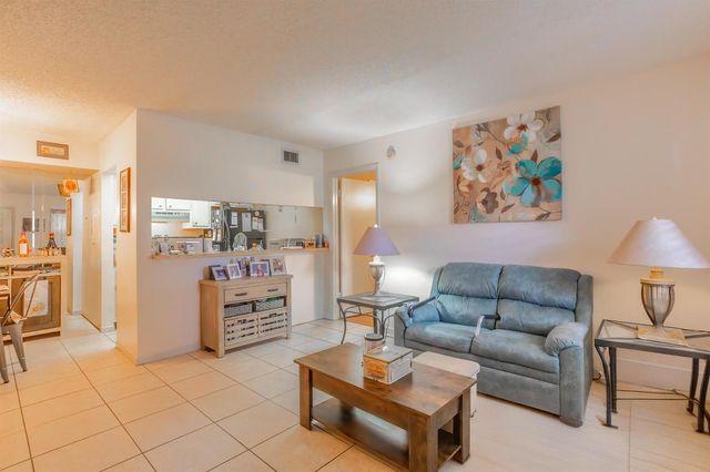 7137 Golf Colony Court 103, Lake Worth, FL 33467