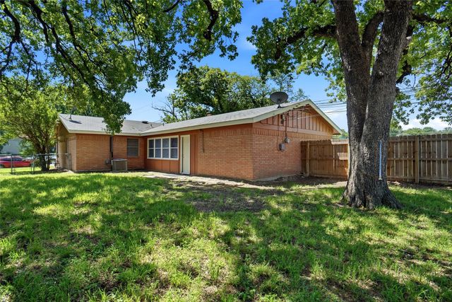 101 Glenhaven Drive, Azle, TX 76020