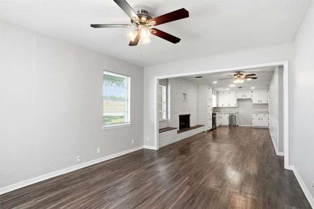 101 Glenhaven Drive, Azle, TX 76020
