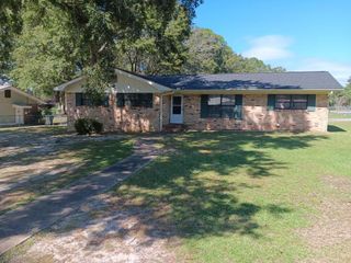 515 Devaughn St, Dothan, AL 36301