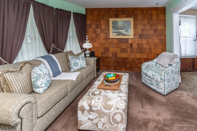 25 E Spring St, Somerville Boro, NJ 08876