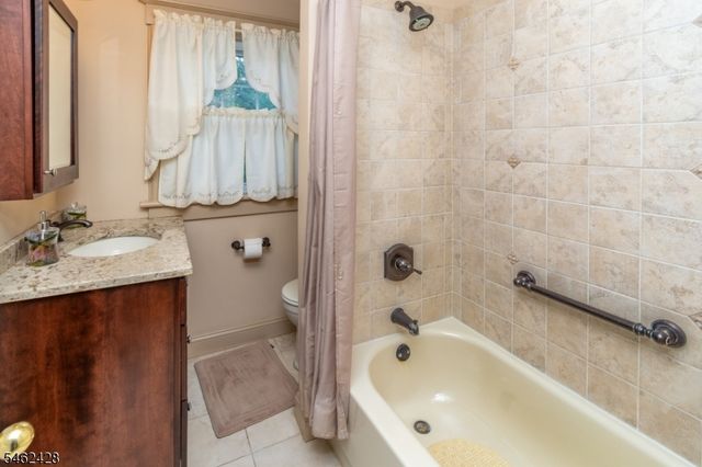 25 E Spring St, Somerville Boro, NJ 08876