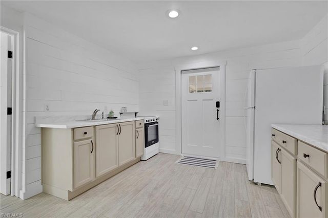 847 James ST, Fort Myers, FL 33916