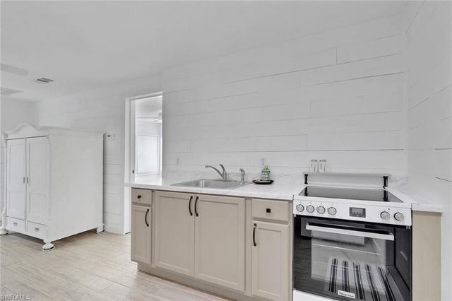 847 James ST, Fort Myers, FL 33916