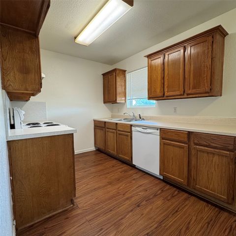 1215 Narrow Lane, Red Oak, TX 75154