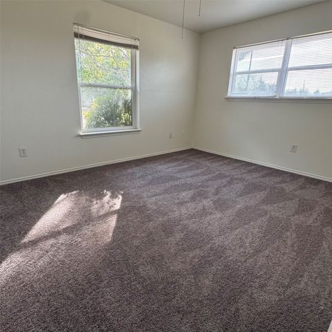 1215 Narrow Lane, Red Oak, TX 75154