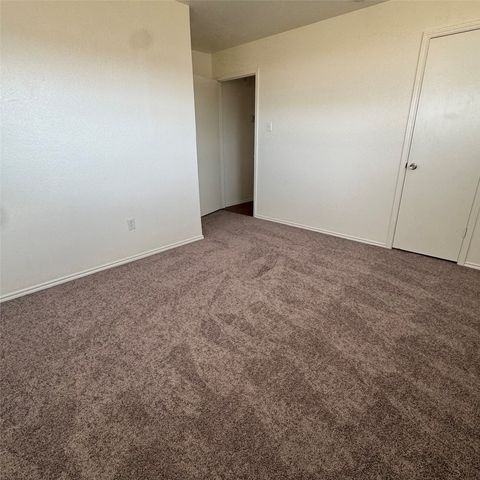 1215 Narrow Lane, Red Oak, TX 75154