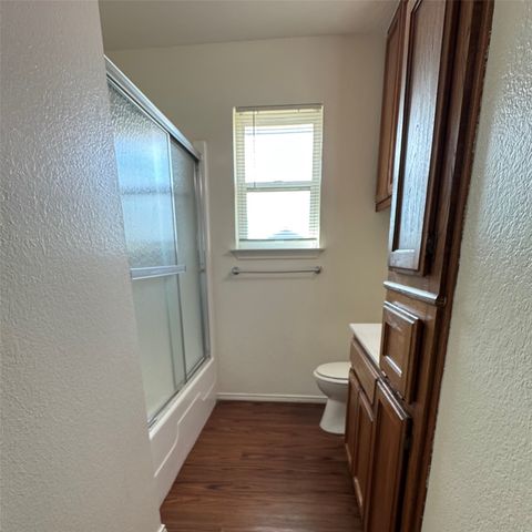 1215 Narrow Lane, Red Oak, TX 75154