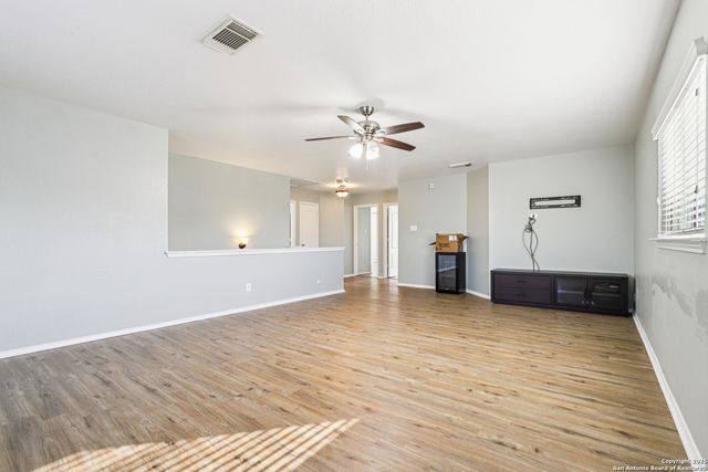 8915 Gathering Pass, Converse, TX 78109