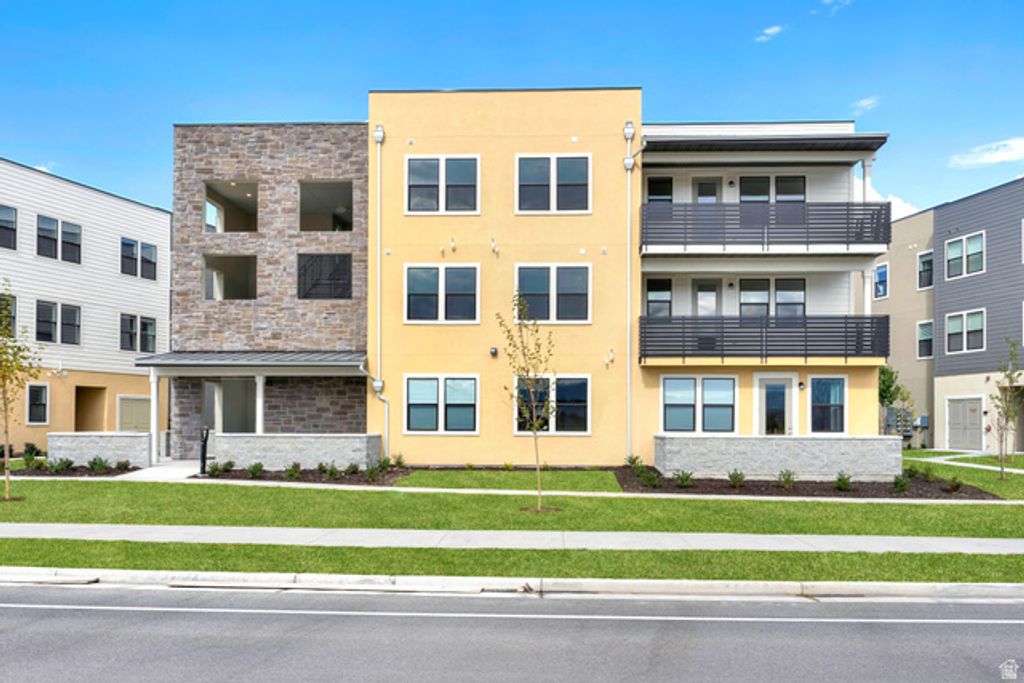 736 W W BLUE MAGIC LN, Midvale, UT 84047