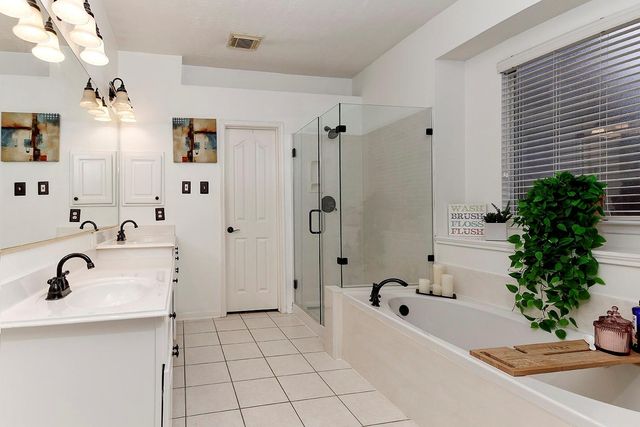 31 Bluff Creek Place, The Woodlands, TX 77382