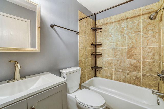 1713 Fulham Street F, Saint Paul, MN 55113