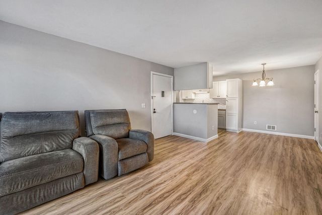 1713 Fulham Street F, Saint Paul, MN 55113