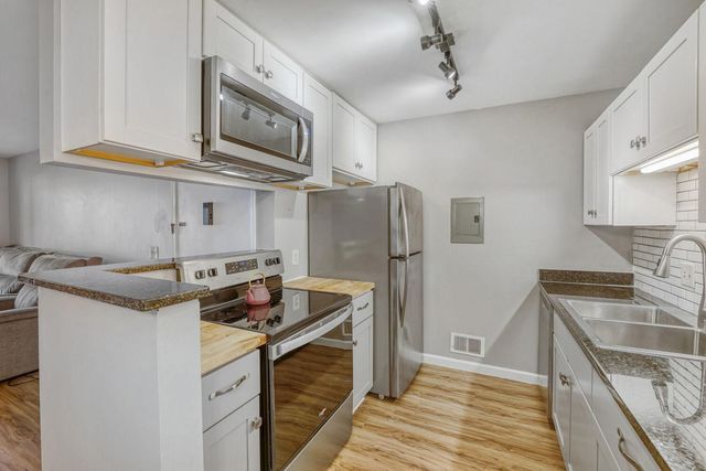 1713 Fulham Street F, Saint Paul, MN 55113
