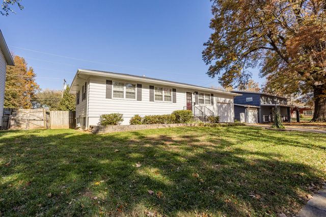 609 E Edgewood Street, Springfield, MO 65807