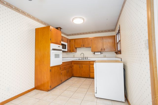 609 E Edgewood Street, Springfield, MO 65807