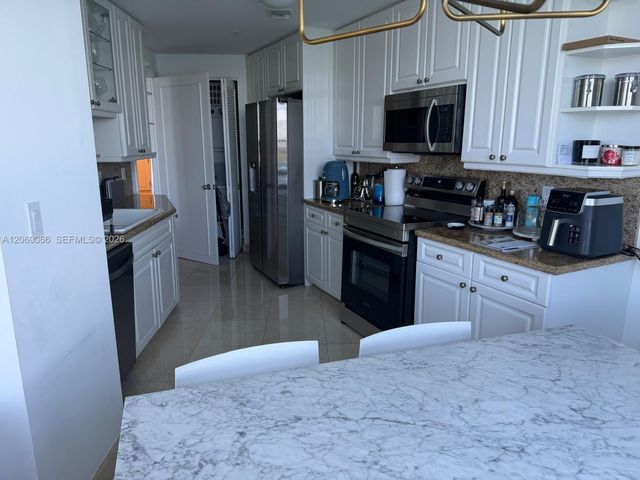 848 Brickell Key Drive 1102, Miami, FL 33131