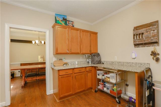 716 Old Williamsburg RD, Yorktown, VA 23690