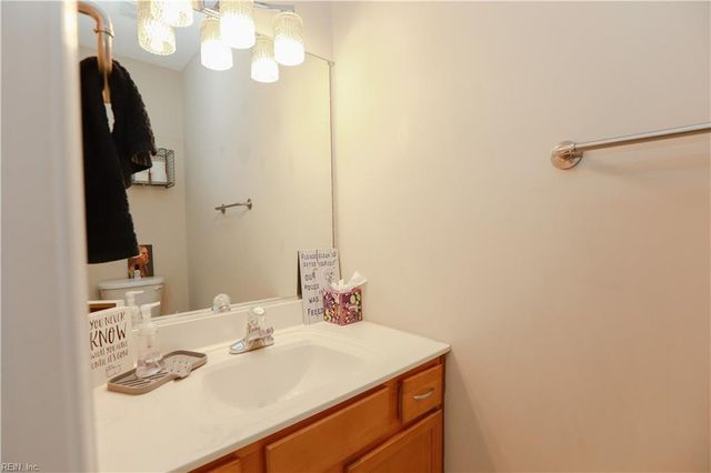 716 Old Williamsburg RD, Yorktown, VA 23690