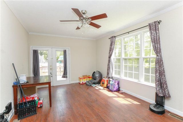 716 Old Williamsburg RD, Yorktown, VA 23690
