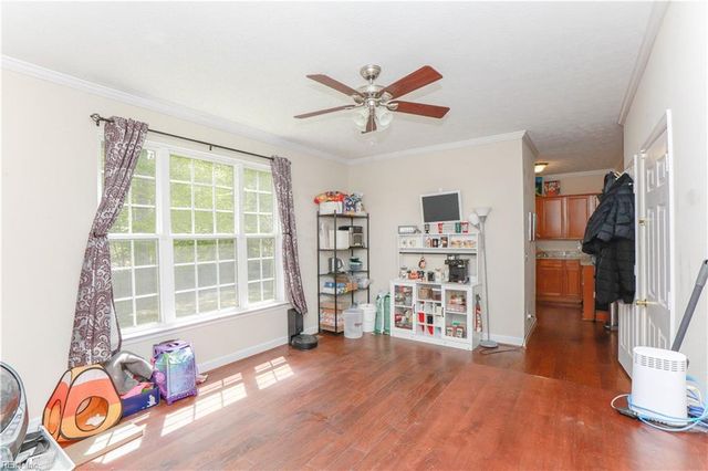 716 Old Williamsburg RD, Yorktown, VA 23690