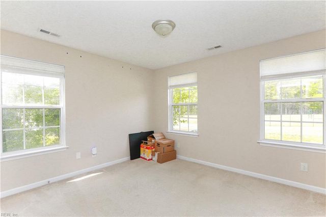 716 Old Williamsburg RD, Yorktown, VA 23690