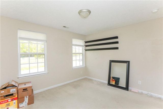 716 Old Williamsburg RD, Yorktown, VA 23690
