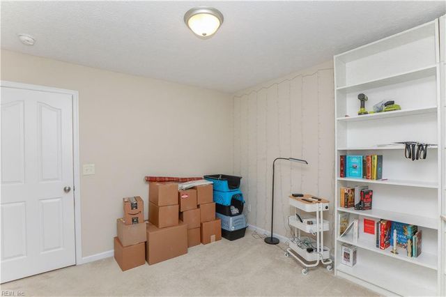 716 Old Williamsburg RD, Yorktown, VA 23690