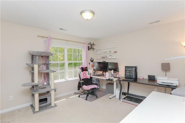 716 Old Williamsburg RD, Yorktown, VA 23690