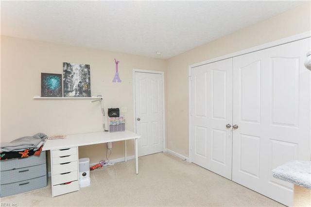 716 Old Williamsburg RD, Yorktown, VA 23690