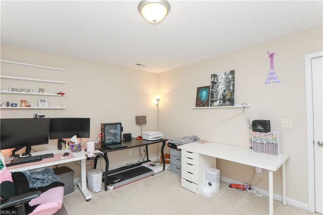 716 Old Williamsburg RD, Yorktown, VA 23690