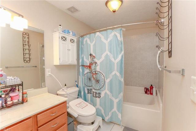 716 Old Williamsburg RD, Yorktown, VA 23690