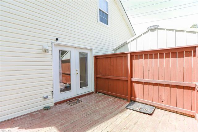 716 Old Williamsburg RD, Yorktown, VA 23690