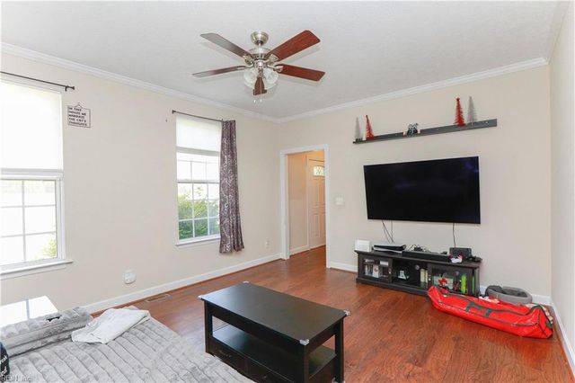 716 Old Williamsburg RD, Yorktown, VA 23690
