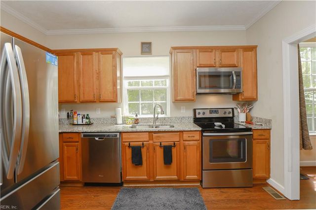 716 Old Williamsburg RD, Yorktown, VA 23690
