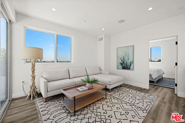 1959 Preuss Road, Los Angeles, CA 90034