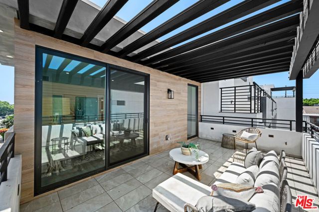 1959 Preuss Road, Los Angeles, CA 90034