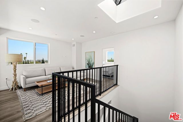 1959 Preuss Road, Los Angeles, CA 90034