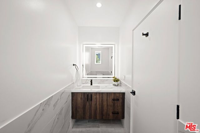 1959 Preuss Road, Los Angeles, CA 90034