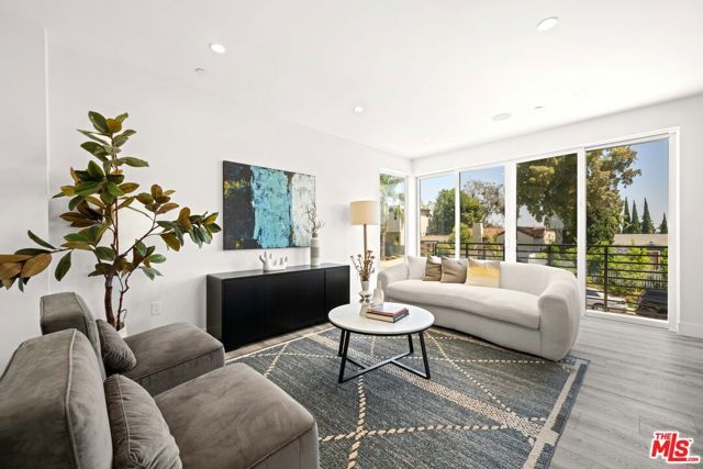 1959 Preuss Road, Los Angeles, CA 90034