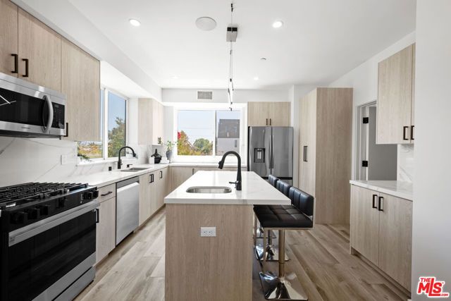 1959 Preuss Road, Los Angeles, CA 90034