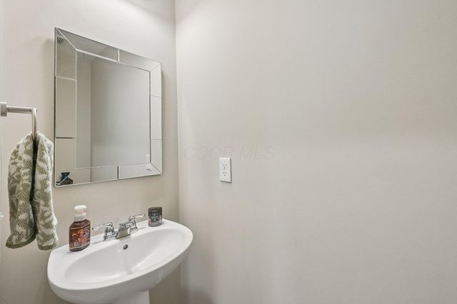 2410 Cypress Point Road, Grove City, OH 43123
