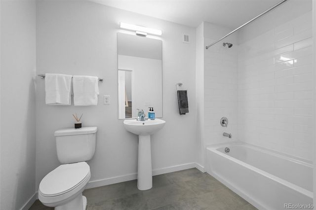 1304 Akron Street, Aurora, CO 80010