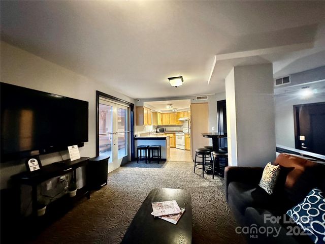 718 W Trade Street, Charlotte, NC 28202