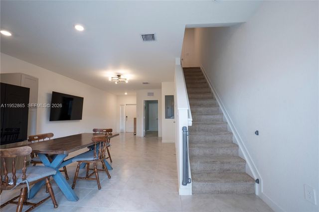 528 NE 1st Dr, Florida City, FL 33034