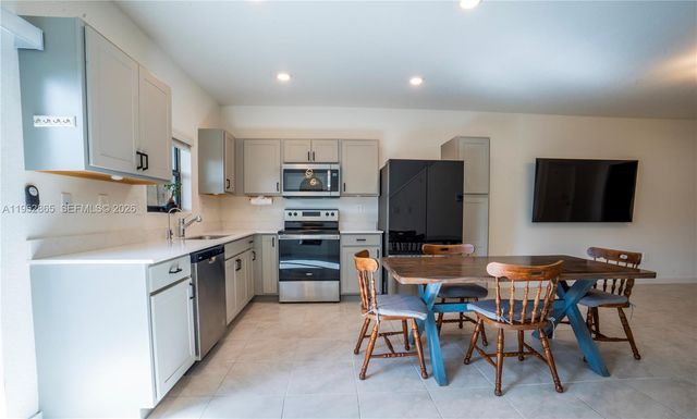 528 NE 1st Dr, Florida City, FL 33034