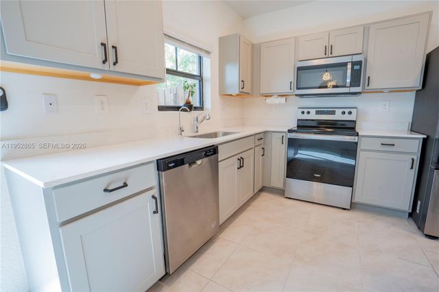 528 NE 1st Dr, Florida City, FL 33034