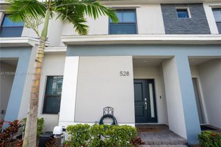 528 NE 1st Dr, Florida City, FL 33034