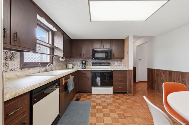 18832 Amstutz Road, Auburn, IN 46706