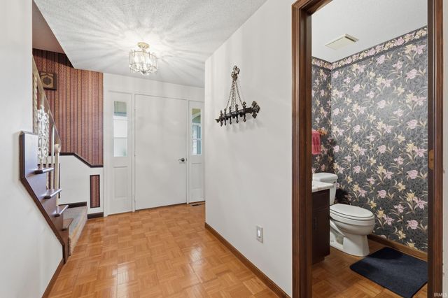 18832 Amstutz Road, Auburn, IN 46706